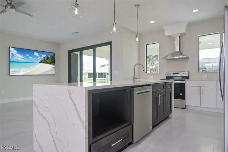3 bedroom SingleFamilyResidence at 19 NW 14th Pl, Cape Coral, Cape Coral — photo 4