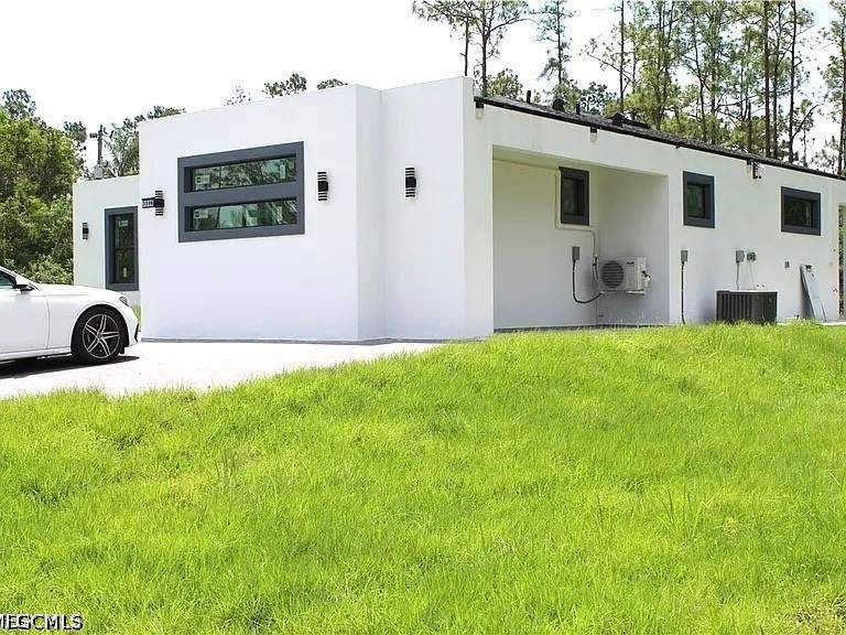 4 bedroom SingleFamilyResidence at 3306 E 2nd St, Lehigh Acres, Lehigh Acres — photo 3