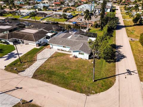 5302 Cortez Ct, Cape Coral FL - photo 6 of 37