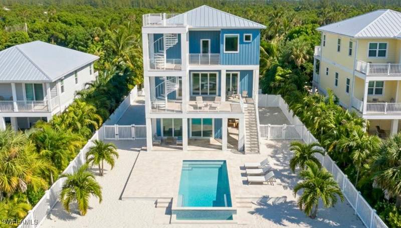 5 bedroom SingleFamilyResidence at 168 Chapel ST, SEAGRAPE, Fort Myers Beach — photo 2