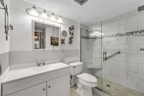 200 Valley Stream Dr 3B, Naples FL - photo 18 of 45