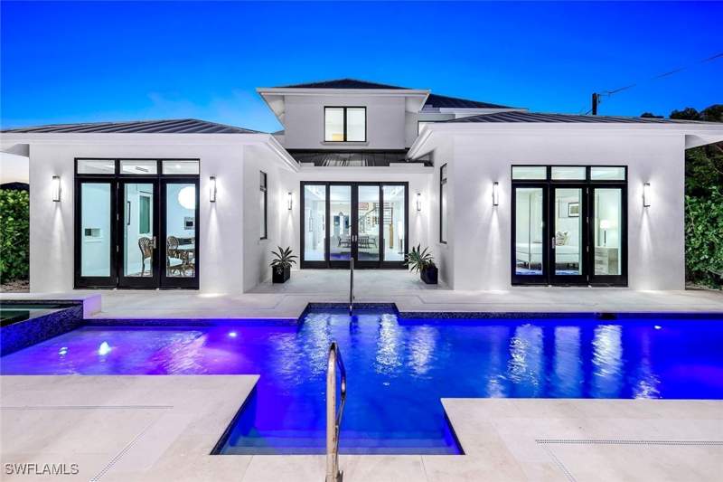 5 bedroom SingleFamilyResidence at 739 5th Ave N, Olde Naples, Naples — photo 4