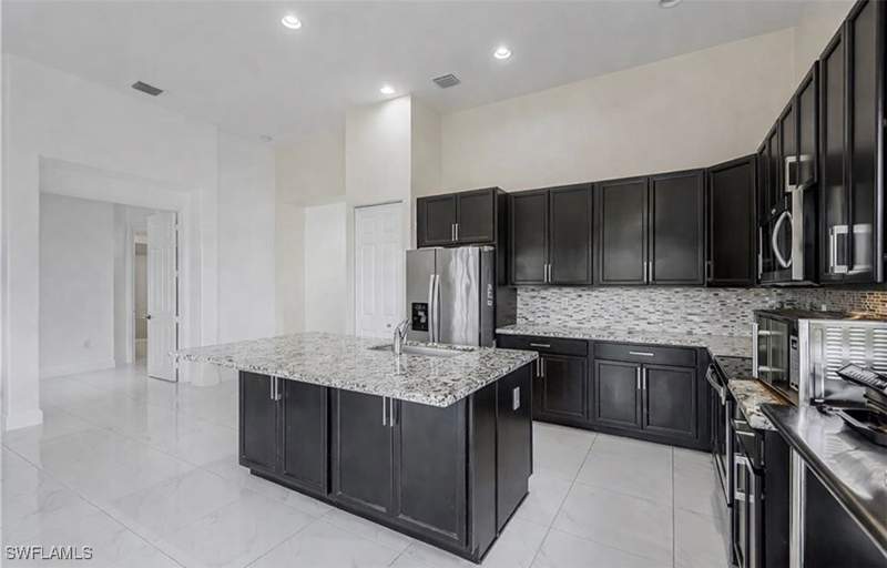 4 bedroom SingleFamilyResidence at 4761 Rosetta Ter, Maple Ridge, Ave Maria — photo 5