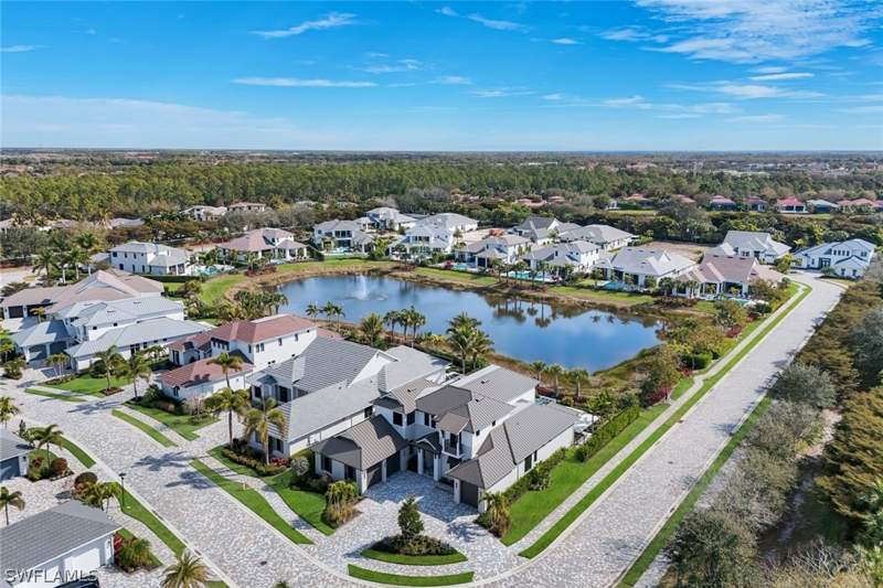 4 bedroom SingleFamilyResidence at 16728 Enclave Cir, The Enclave Of Distinction, Naples — photo 2