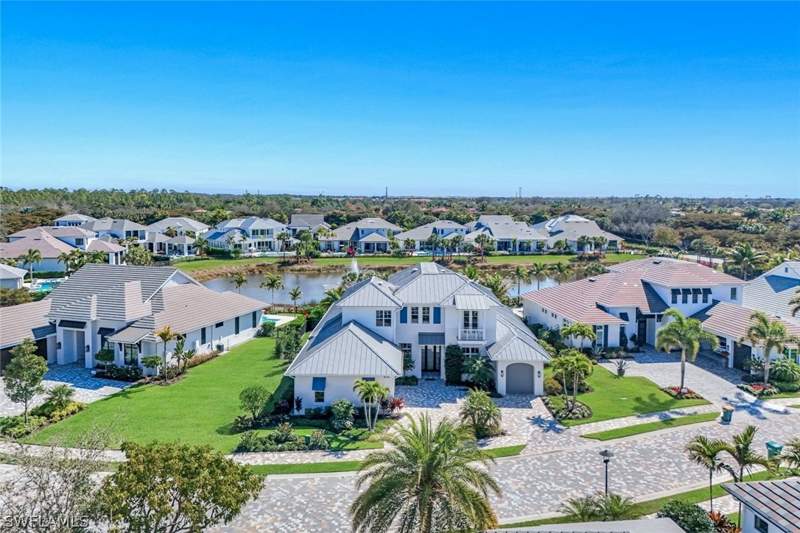 4 bedroom SingleFamilyResidence at 16716 Enclave Cir, The Enclave Of Distinction, Naples — photo 4