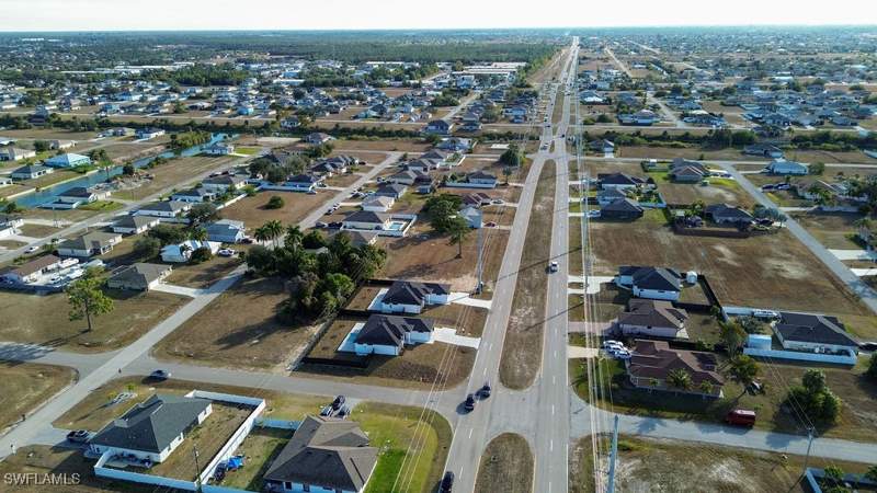 3 bedroom SingleFamilyResidence at 405 Kismet Pkwy E, Cape Coral, Cape Coral — photo 5