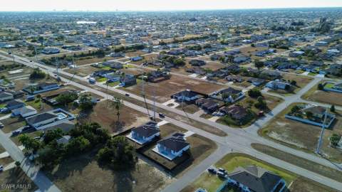 405 Kismet Pkwy E, Cape Coral FL - photo 6 of 50
