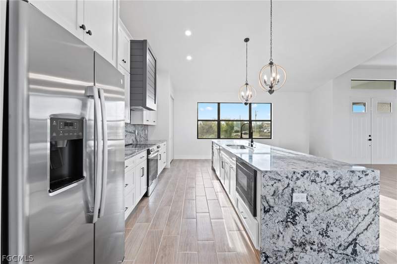 4 bedroom SingleFamilyResidence at 385 Paulcrest Ave, Southwood, Lehigh Acres — photo 4