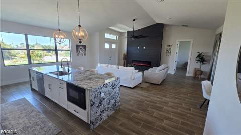 385 Paulcrest Ave, Lehigh Acres FL - photo 7 of 31