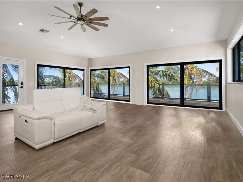 1 bedroom SingleFamilyResidence at 232 Harbor Pl N, Goodland Heights, Goodland — photo 5