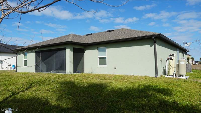 3 bedroom SingleFamilyResidence at 3620 NW 38th Ter, Cape Coral, Cape Coral — photo 2