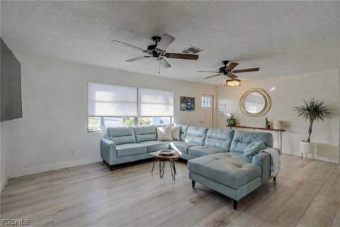 305 SE 14th Ter, Cape Coral FL - photo 10 of 44