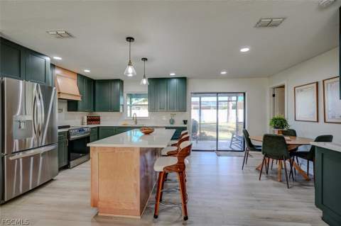 305 SE 14th Ter, Cape Coral FL - photo 12 of 44