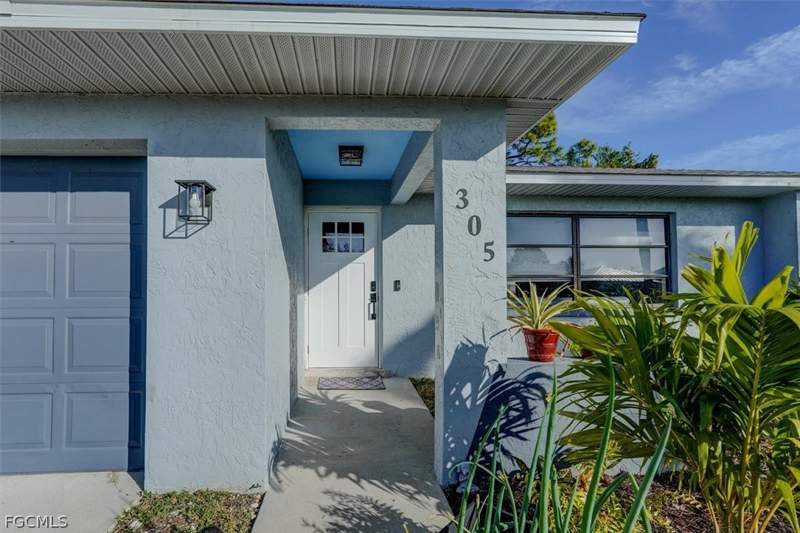 3 bedroom SingleFamilyResidence at 305 SE 14th Ter, Cape Coral, Cape Coral — photo 4
