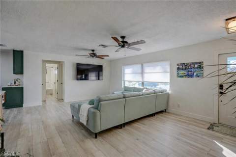 305 SE 14th Ter, Cape Coral FL - photo 8 of 44