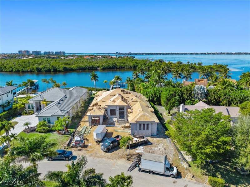 4 bedroom SingleFamilyResidence at 6901 Deep Lagoon Ln, Town And River, Fort Myers — photo 2