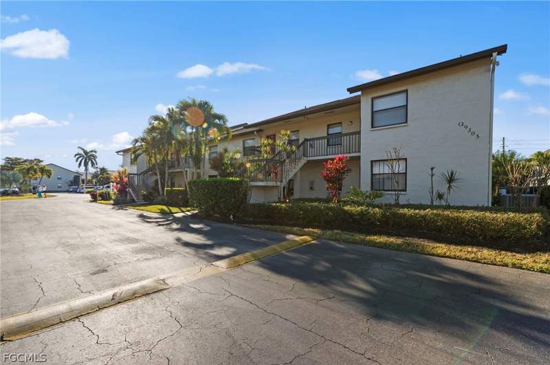 2 bedroom Condominium at 9305 Lake Park Dr 102, Central Park South Condos, Fort Myers — photo 4