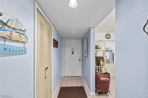 9305 Lake Park Dr 102, Fort Myers FL - photo 7 of 37