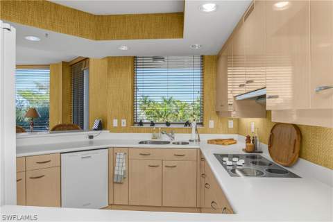 7225 Pelican Bay Blvd 402, Naples FL - photo 10 of 38