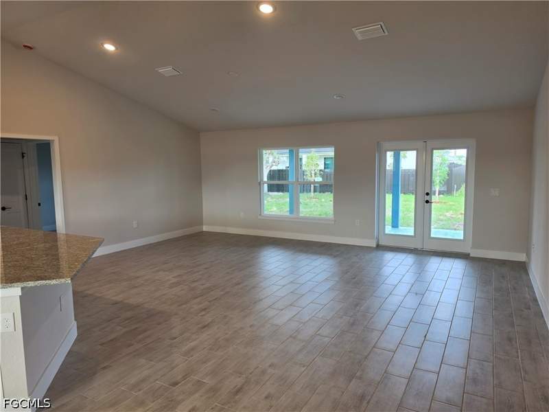 3 bedroom SingleFamilyResidence at 1001 NE 5th Ave, Cape Coral, Cape Coral — photo 4