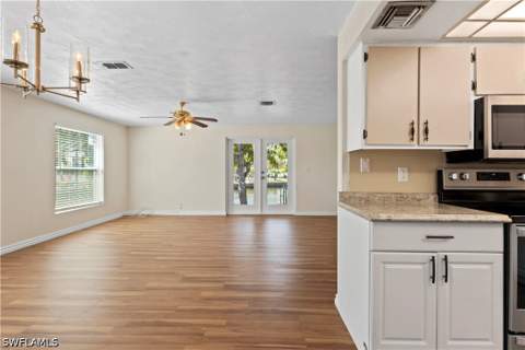 579 13th St N, Naples FL - photo 10 of 38