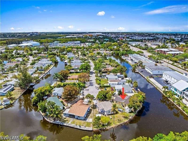 3 bedroom SingleFamilyResidence at 579 13th St N, River Park, Naples — photo 2