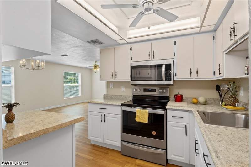 3 bedroom SingleFamilyResidence at 579 13th St N, River Park, Naples — photo 5
