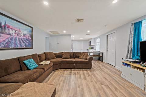 260 Delray Ave, Fort Myers FL - photo 6 of 31