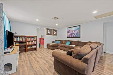 260 Delray Ave, Fort Myers FL - photo 7 of 31