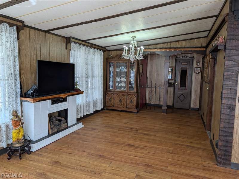 3 bedroom ManufacturedHome at 807 Holly Berry Ct, Forest Park Mobile Home, North Fort Myers — photo 3