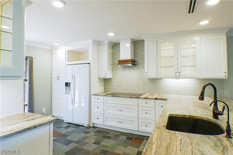 2 bedroom Condominium at 112 pinebrook Dr, Pinebrook Lakes Condo, Fort Myers — photo 4