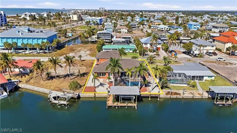 6 bedroom Duplex at 132 Egret St, Santini Cross Unrec, Fort Myers Beach — photo 2