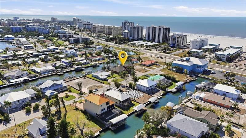 6 bedroom Duplex at 132 Egret St, Santini Cross Unrec, Fort Myers Beach — photo 4