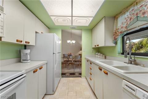 8340 Charter Club Cir 9, Fort Myers FL - photo 14 of 39