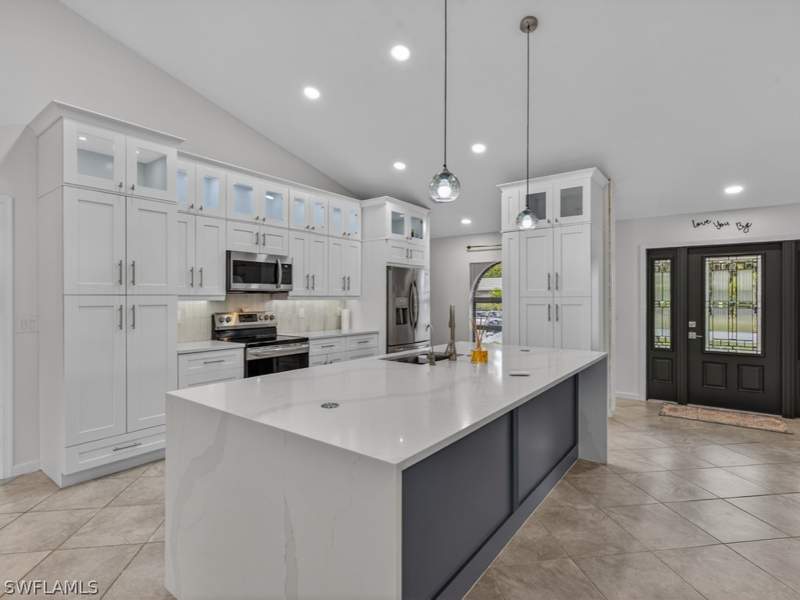 3 bedroom SingleFamilyResidence at 2264 Outrigger Ln, River Reach, Naples — photo 3