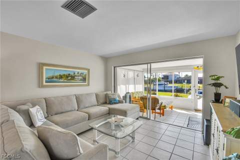 3018 SE 18th Pl, Cape Coral FL - photo 8 of 37