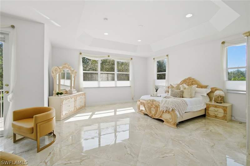 5 bedroom SingleFamilyResidence at 1945 Isla De Palma Cir, Saturnia Lakes, Naples — photo 4