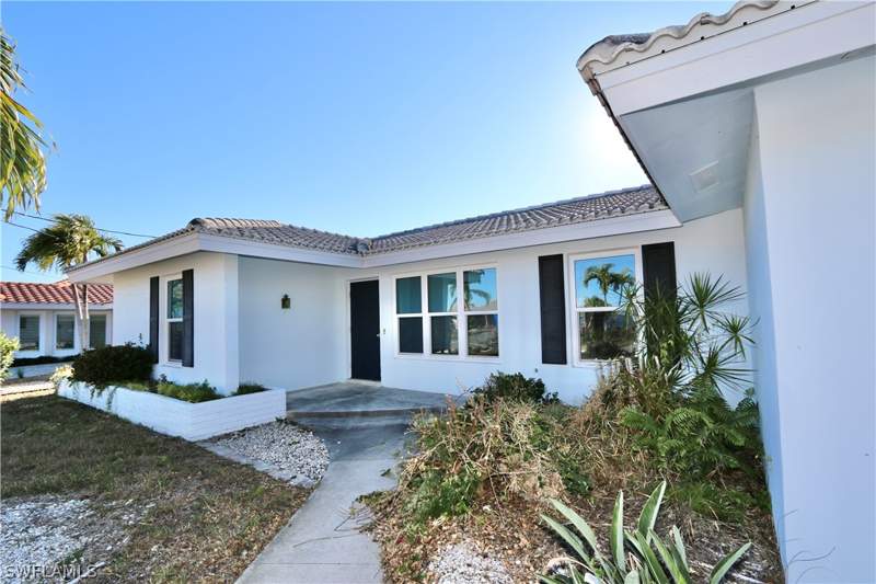 2 bedroom SingleFamilyResidence at 22 Bayview Blvd, Fairview Isles, Fort Myers Beach — photo 4