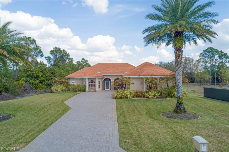 5 bedroom SingleFamilyResidence at 1010 Clayton Ave, Lehigh Acres, Lehigh Acres — photo 2