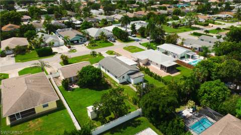 759 100th Ave N, Naples FL - photo 6 of 28