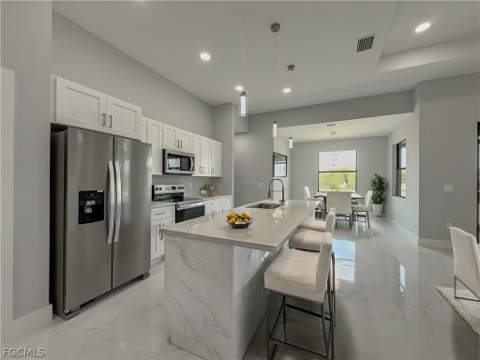 417 Paddock St, Lehigh Acres FL - photo 7 of 37