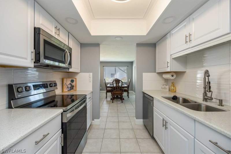 3 bedroom Condominium at 3036 Kings Lake Blvd 7564, Camelot At Kings Lake, Naples — photo 2