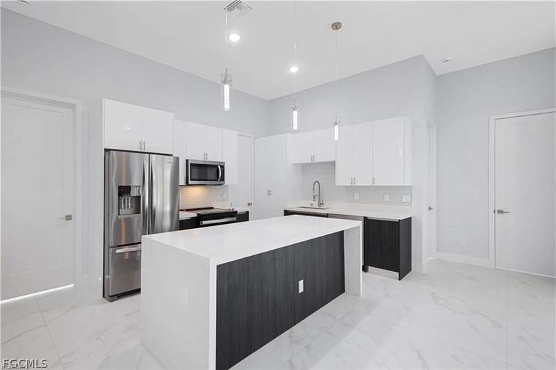 3 bedroom SingleFamilyResidence at 901 NW 19th Ter, Cape Coral, Cape Coral — photo 5