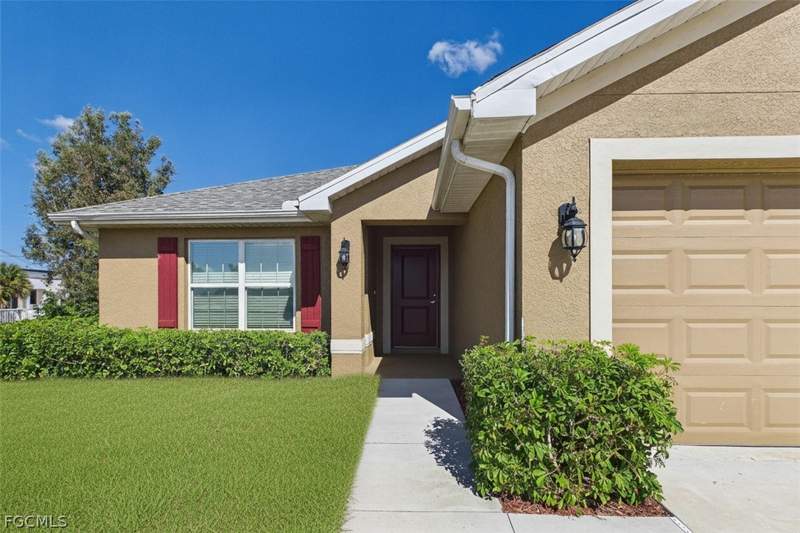 3 bedroom SingleFamilyResidence at 2807 NW 5th St, Cape Coral, Cape Coral — photo 2