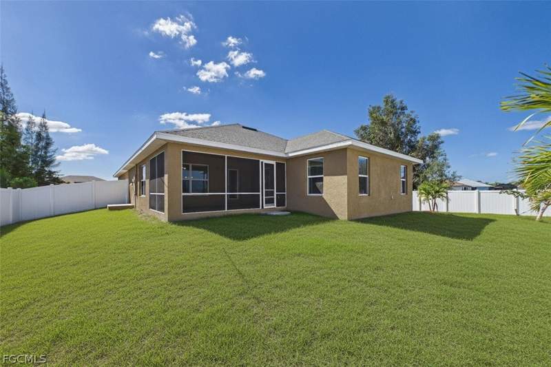 3 bedroom SingleFamilyResidence at 2807 NW 5th St, Cape Coral, Cape Coral — photo 3