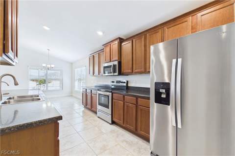 2807 NW 5th St, Cape Coral FL - photo 9 of 36