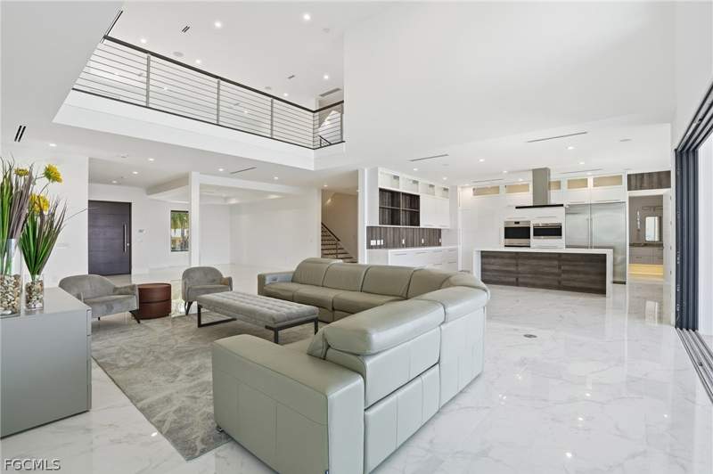 5 bedroom SingleFamilyResidence at 5735 Riverside Dr, Cape Coral, Cape Coral — photo 3