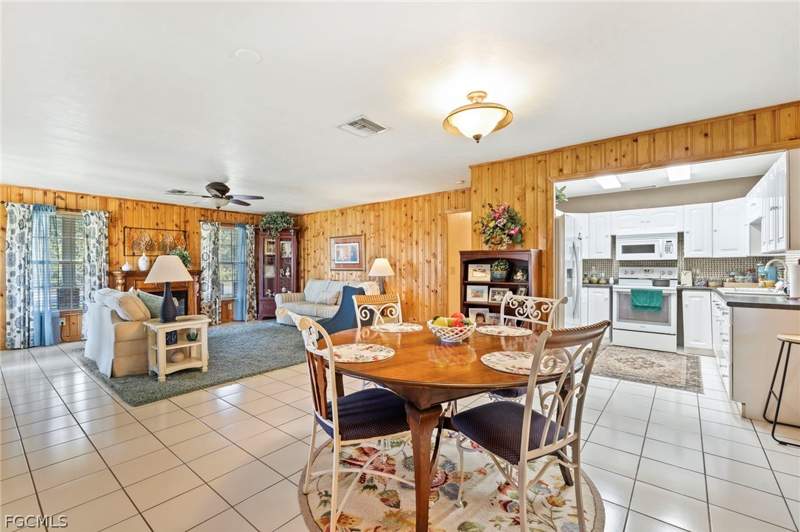 6 bedroom SingleFamilyResidence at 2724 3rd St SW, Lehigh Acres, Lehigh Acres — photo 5