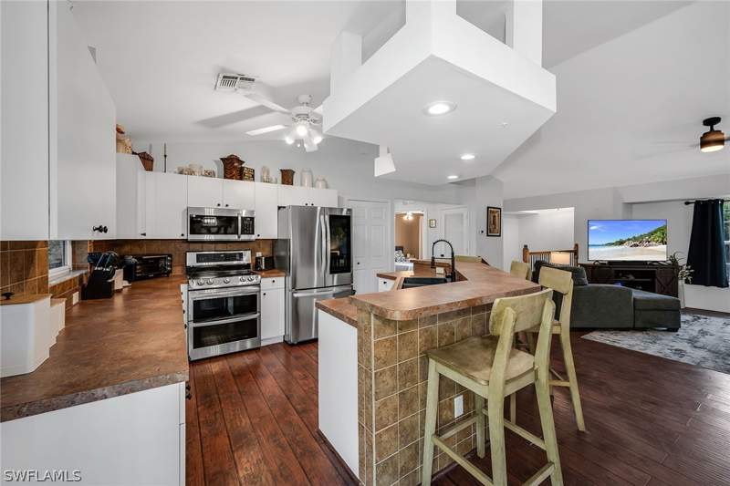 5 bedroom SingleFamilyResidence at 4105 2nd Ave NE, Golden Gate Estates, Naples — photo 3