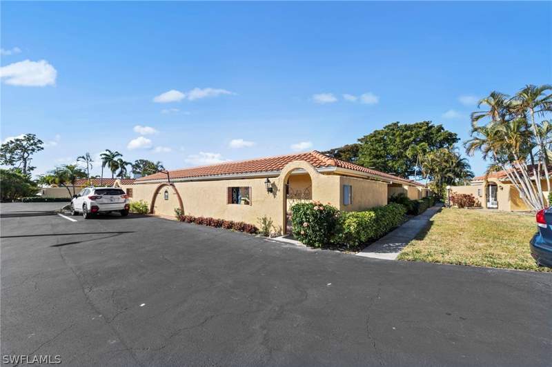 2 bedroom Condominium at 180 Harrison Rd G4, Glades Country Club, Naples — photo 3